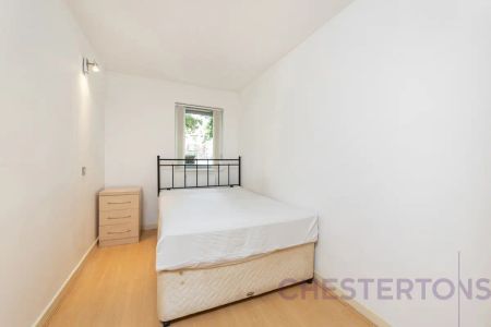 2 bedroom flat in West Parkside - Photo 4