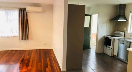 Recently renovated three bedroom home - Photo 3