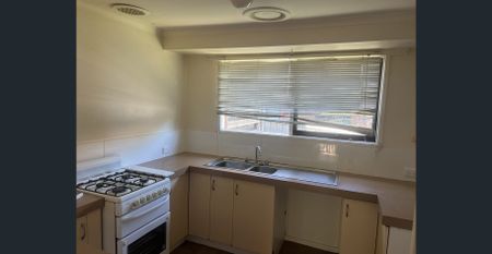 THREE BEDROOM HOUSE - Photo 4