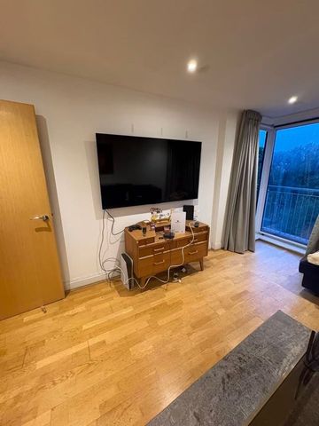 1 Bed Flat, Holland Gardens, TW8 - Photo 2