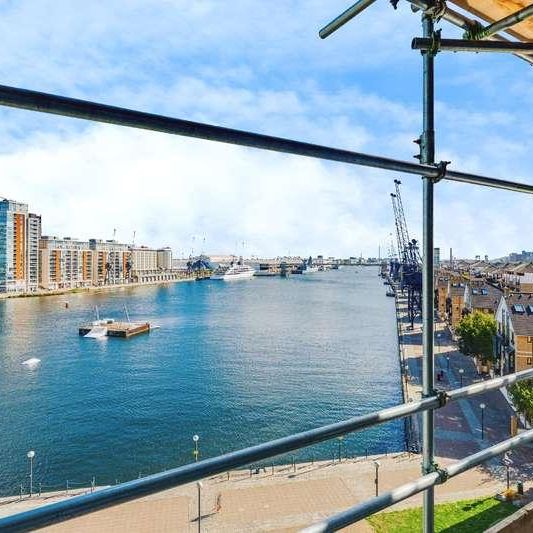 Western Beach, Hanover Avenue, Royal Victoria Docks, London, E16 - Photo 1