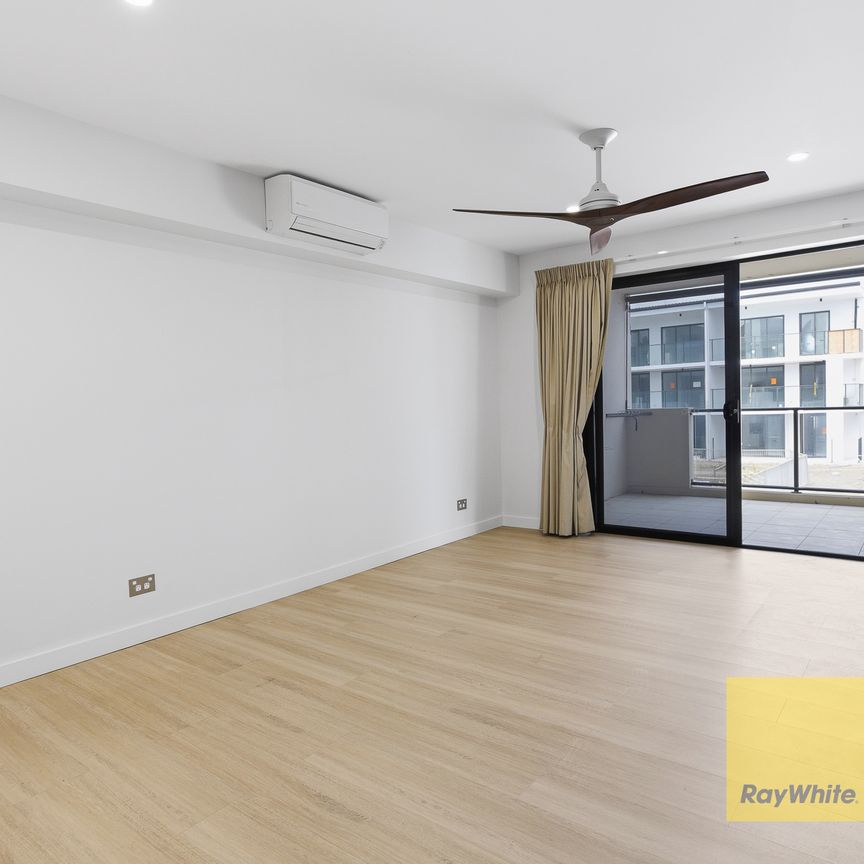 201/35 Halcyon Way, Hope Island QLD 4212 - House For Rent | Domain - Photo 1