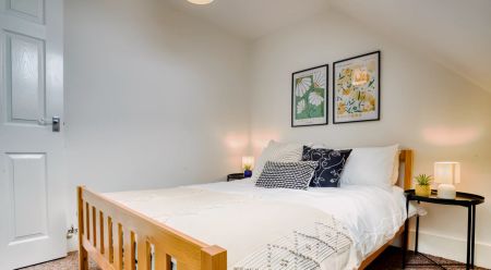 3 Bedrooms - Photo 4