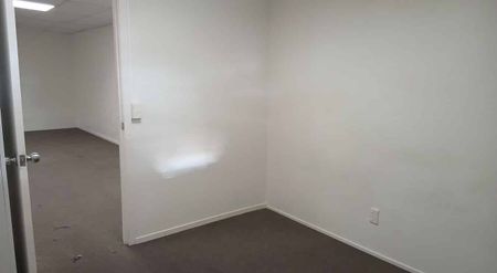 East Tamaki 3BR Gem w/Parking! - Photo 5