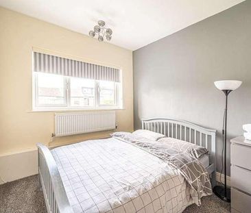 Essex Park, Finchley, N3 - Photo 2