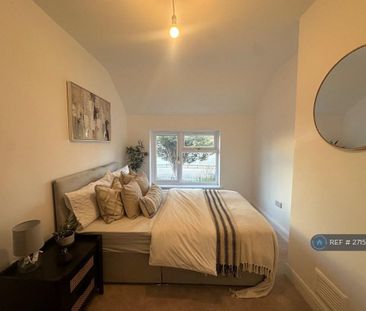 3 bedroom end of terrace house to rent - Photo 4