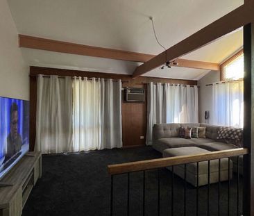 SPLIT LEVEL HOME IN PENRITH! - Photo 1