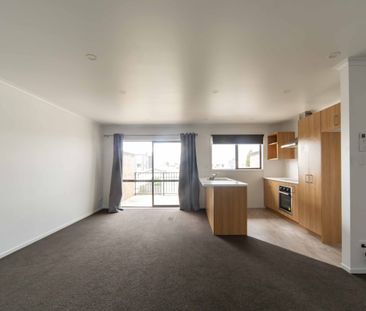 Modern 2-Bedroom Townhouse - The Perfect Lock-Up and Leave - Photo 1