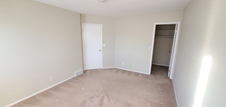 2 Bedroom Duplex in Sylvan Lake w/ Garage - Photo 5