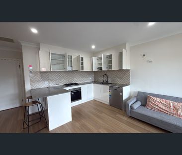 Property for Rent//Walk to station - Photo 3