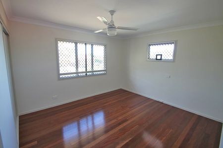 LAWNTON COTTAGE - WALK TO TRAIN - Photo 2