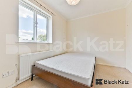 Triplex house + office,garden, two balconies & stunning views of Greenland Dock - Photo 3