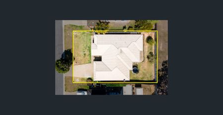 Fresh, Spacious & Perfectly Positioned - Photo 2