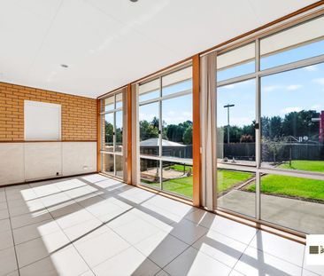 Relaxed, spacious living in a convenient location - Photo 2