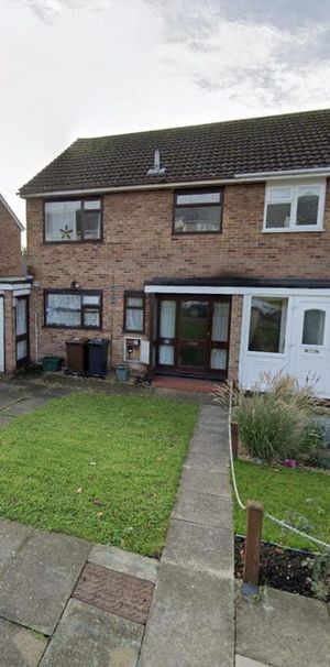 1 bedroom in a house share to rent - Photo 1
