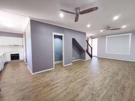 Beautifully Renovated 3 Bedroom Townhouse - Perfect for Families or Professionals - Photo 2