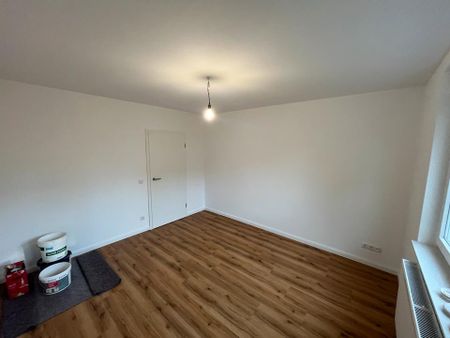 Erstbezug nach Sanierung – moderne 2-Zimmer-Wohnung mit Terrasse - Foto 2