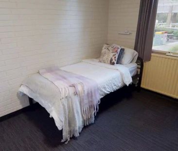 Single Room - Glenn College - Photo 3
