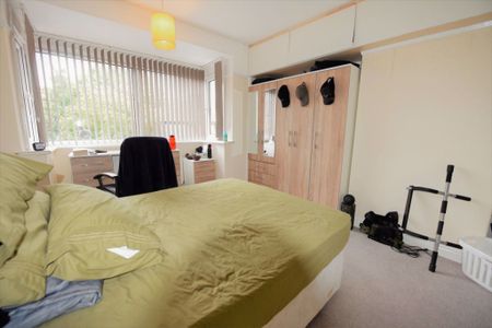 5 bedroom House in Newport Road, Leeds - Photo 2