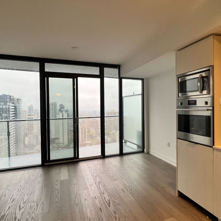 For Lease - 11 Wellesley Street Unit# 3201, Toronto, Ontario - Photo 1