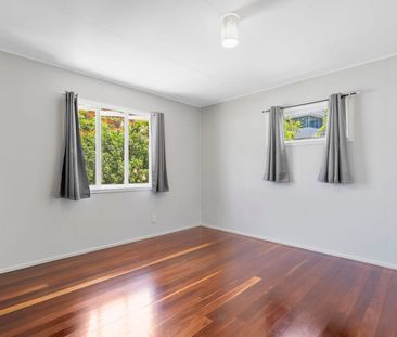 Dual-Living 4BR Home + Studio | Upper Mount Gravatt Heart - Photo 2