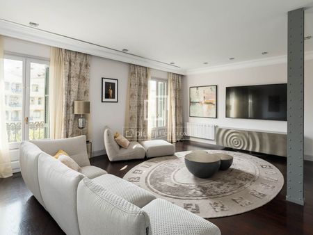 Excellent 3 Bedroom apartment with 6m² terrace for rent in Eixample Right, Barcelona - Photo 2