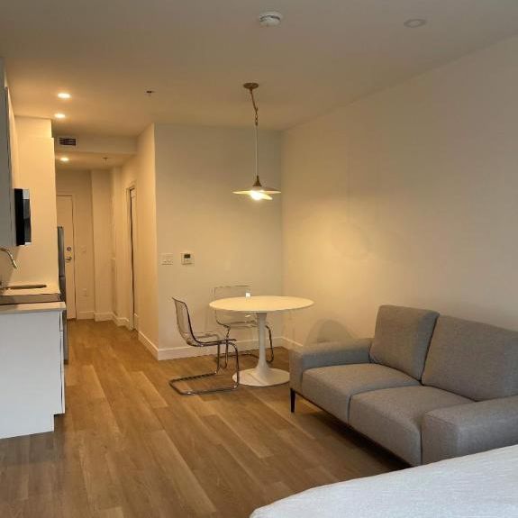 Studio - Montréal - $1,710 /mo - Photo 1