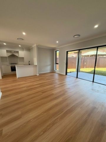 The perfect new 4 bedroom home!! - Photo 4