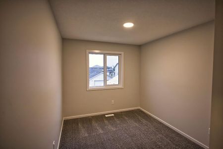 3 & 1 Bedroom Duplex Style units in Fort Saskatchewan - SF199 - Photo 2