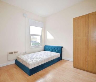 Brownhill Road, London, SE6 - Photo 3