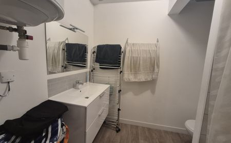 STUDIO MEUBLE - IMMEUBLE RECENT - PLACE DE PARKING - CAVE - Photo 4