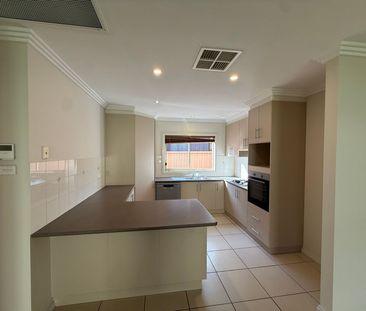Four bedroom house in Quiet Court Location - Photo 2
