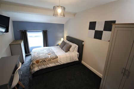 Cliff Road, Woodhouse, LS6 2ET, Leeds - Photo 3