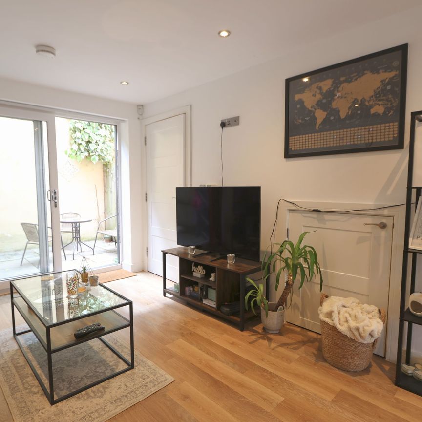 2 Bedroom Home – Professional Let - Photo 1