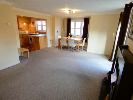 2 bedroom flat to rent - Photo 2