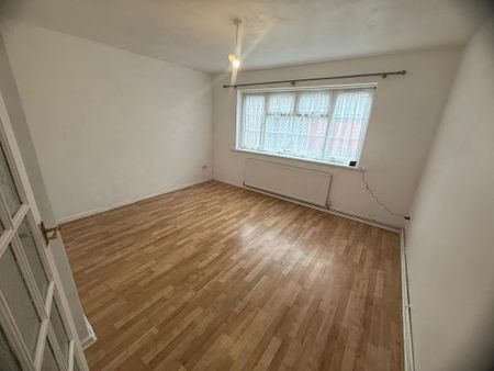 4 bedroom end of terrace house to rent - Photo 5