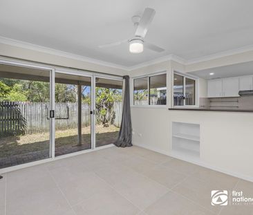 NEWLY RENOVATED THREE BEDROOM TOWNHOUSE IN THORNESIDE - Photo 4