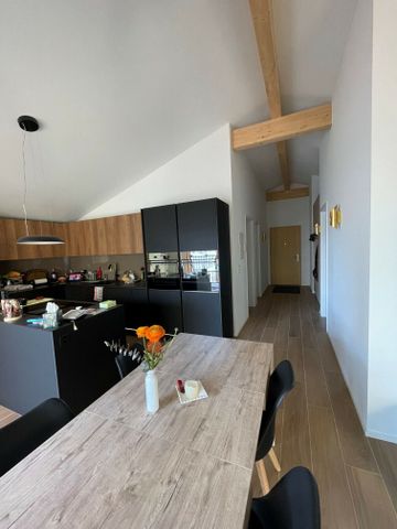 In Montreux, beautiful furnished room with private shower room - Photo 2