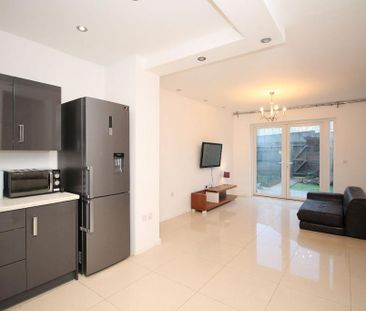 4 bedroom terraced house to rent - Photo 4