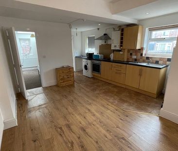 2 Bedroom Flat To Rent - Page Hall Road, Sheffield, S4 - Photo 2