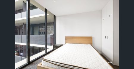 FULLY FURNISHED ONE BED AT 'GUILFOYLE' APARTMENT - Photo 3