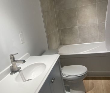 For Lease - 11 Caribou Crescent, Guelph, Ontario - Photo 2