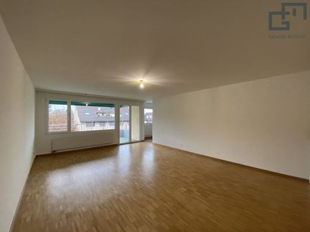 Grosszügige und lichtdurchflutete Wohnung an ruhiger Lage! - Photo 2