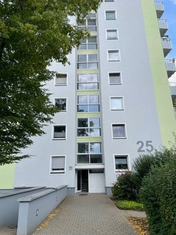 Etwas besonderes: ansprechende 2-Zimmer-Wohnung im Erdgeschoss mit Balkon in Sanierungsphase - Photo 4