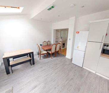 1 bedroom in a house share to rent - Photo 4