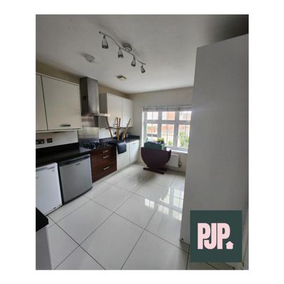 1 bedroom in a house share to rent - Photo 1