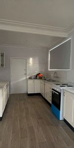 FAMILY HOME CLOSE TO ALL AMENITIES - Photo 3