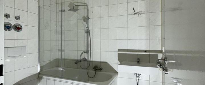 Frisch renoviert! Helle 2,5-Zi-Wohnung, barrierefrei,neuer Vinylboden & hochwertiger EBK - Foto 1