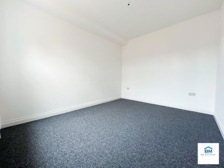 3 Bedroom Terraced - Photo 2