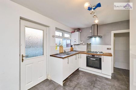 1 bedroom in a house share to rent - Photo 4